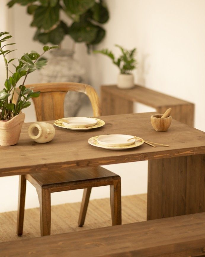 Denia - Mesa de comedor de madera maciza en tono roble oscuro de varias medidas