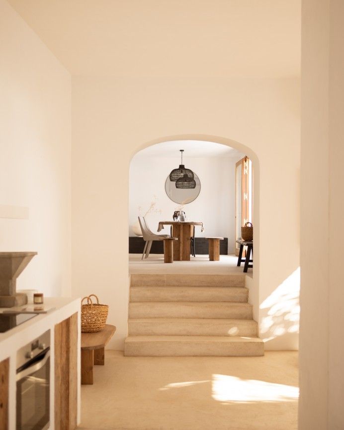 Bisbal - Mesa de comedor de madera maciza ovalada en tono roble oscuro de varias medidas