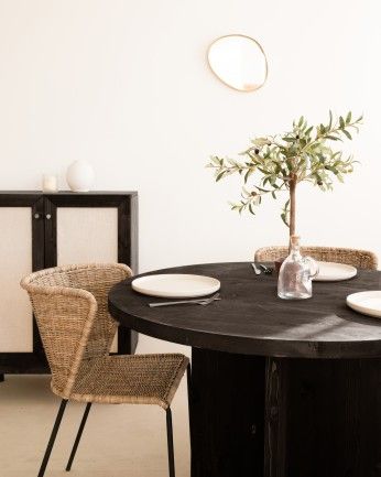 Bisbal - Mesa de comedor redonda de madera maciza en tono negro de Ø110cm