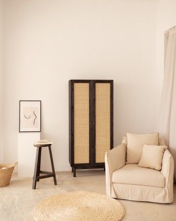 Begur - Armario de madera maciza y medula de ratán en tono negro de 180x80cm 