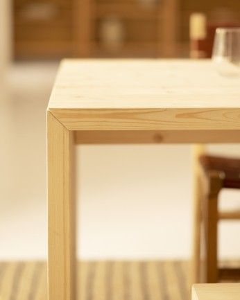 Denia - Mesa de comedor de madera maciza en tono natural de varias medidas