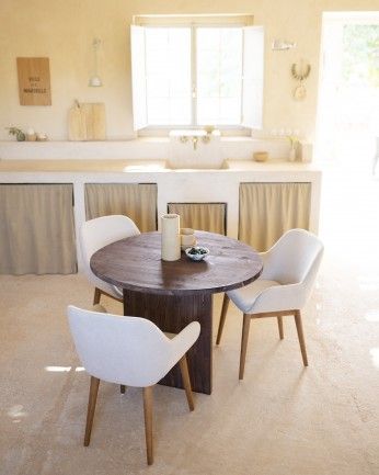 Calella - Mesa de comedor de madera maciza en tono nogal de 100cm