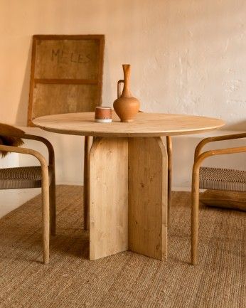 Jávea - Mesa de comedor redonda de madera maciza en tono roble medio de 110cm