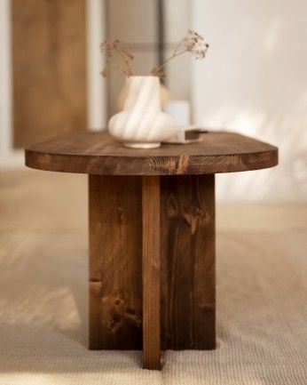 Bisbal - Mesa de centro de madera maciza en tono nogal de de 120x40cm