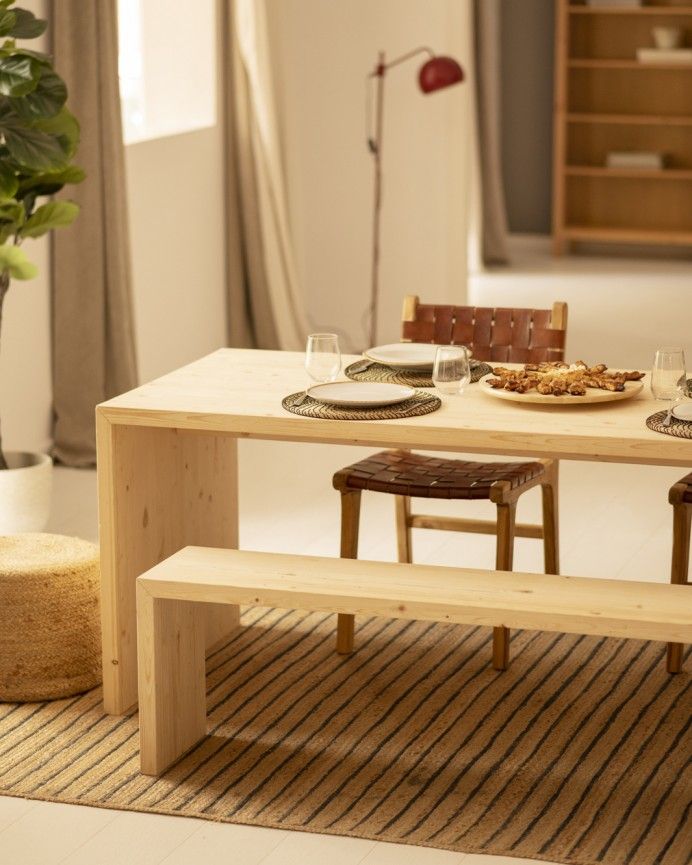 Denia - Mesa de comedor de madera maciza en tono natural de varias medidas