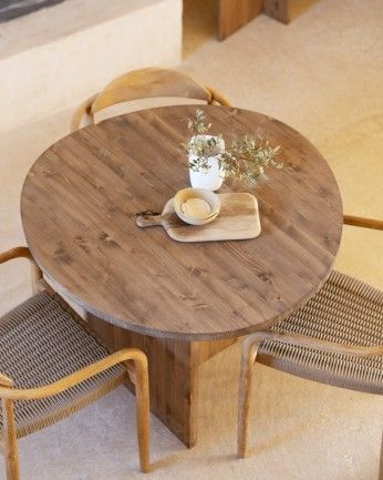 Calella - Mesa de comedor de madera maciza en tono roble oscuro de 100cm