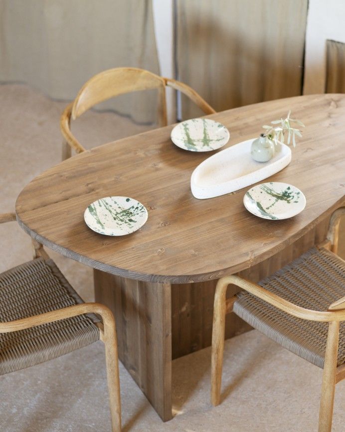 Calella - Mesa de comedor de madera maciza en tono roble oscuro de 140cm