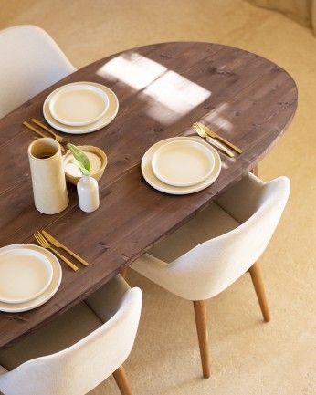 Calella - Mesa de comedor de madera maciza en tono nogal de varias medidas