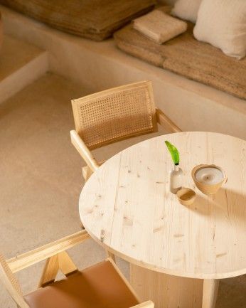 Calella - Mesa de comedor de madera maciza en tono natural de 100cm