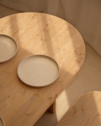 Bisbal - Mesa de comedor de madera maciza ovalada en tono roble medio de varias medidas