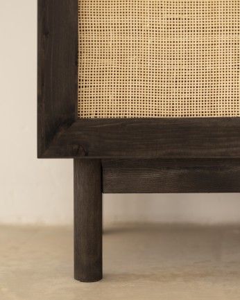 Begur - Armario de madera maciza y medula de ratán en tono negro de 180x80cm 