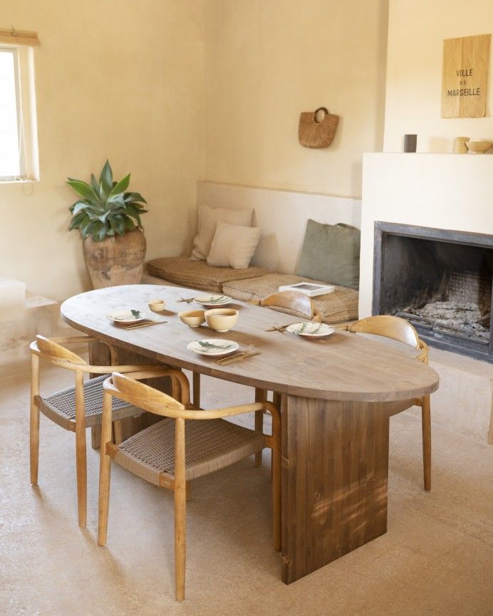 Calella - Mesa de comedor de madera maciza en tono roble oscuro de varias medidas