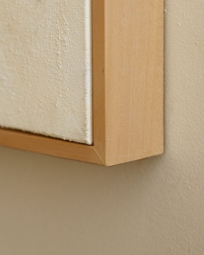 Misama I - Cuadro blanco y negro sobre algodón con bastidor de madera pintado artesanalmente con pintura óleo en varias medidas