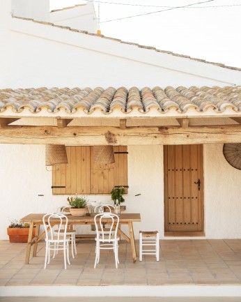 Mónaco - Mesa de comedor de madera maciza en tono roble oscuro de varias medidas