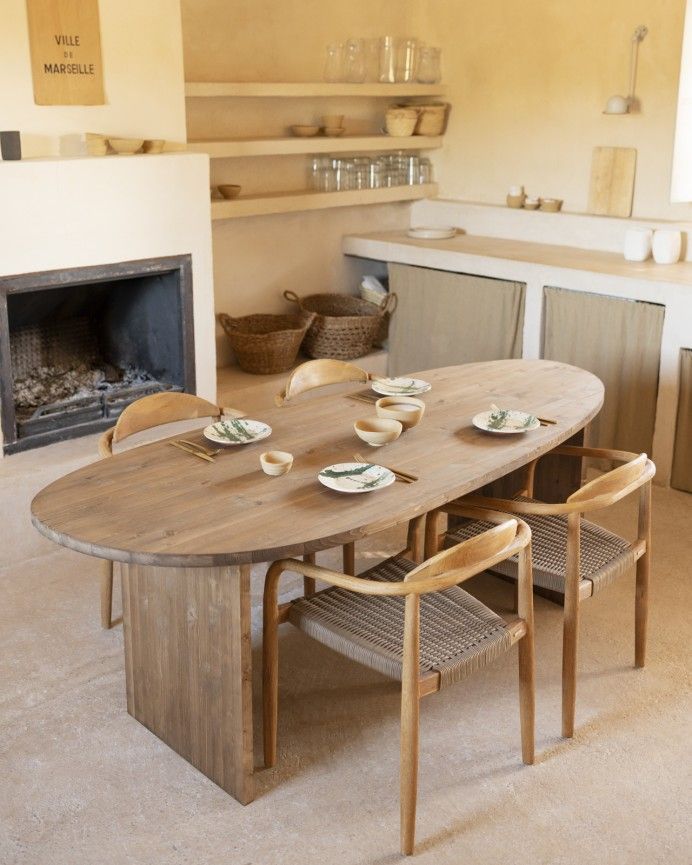 Calella - Mesa de comedor de madera maciza en tono roble oscuro de varias medidas