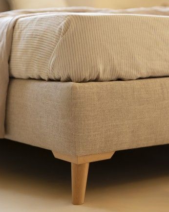 Cama tapizada Mauro de lino beige