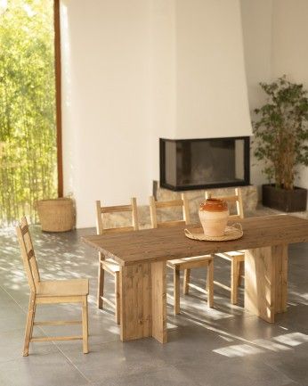 Denia - Mesa de comedor de madera maciza en tono roble oscuro de varias medidas