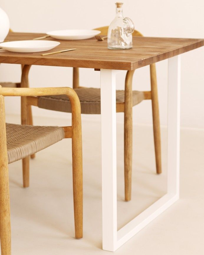 Marrakesch - Mesa de comedor de madera maciza acabado roble oscuro con patas de hierro blancas de varias medidas