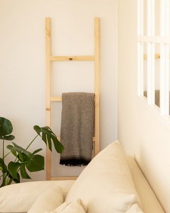 Tolkien - Escalera de madera maciza en tono natural de 150x41cm