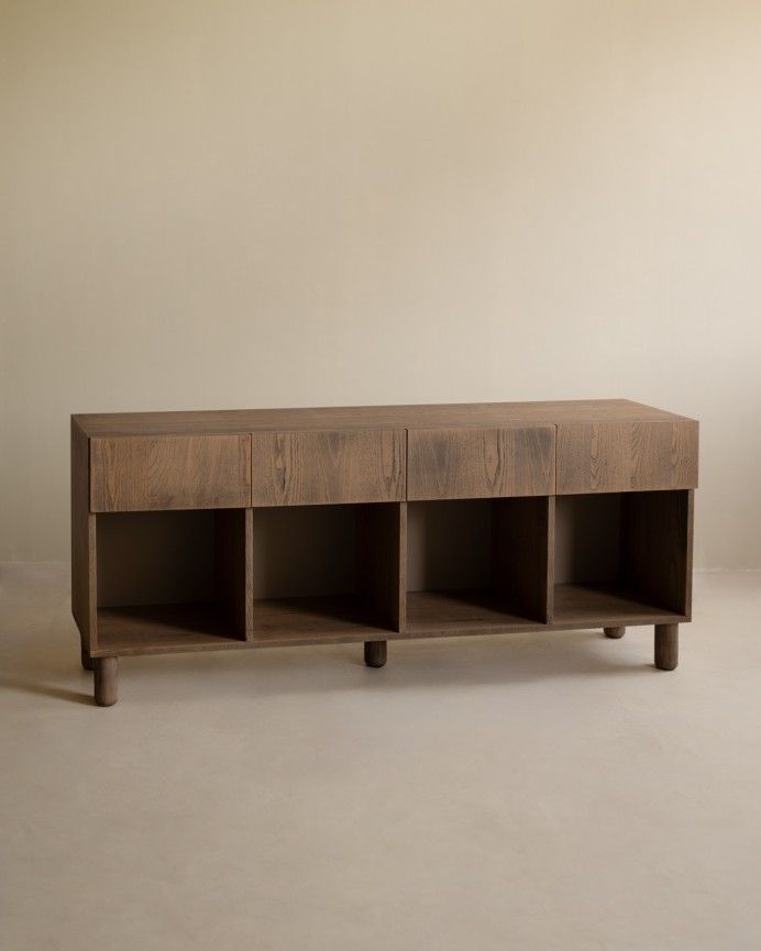 Arena - Aparador con 4 cajones de madera de chapa de fresno natural en tono avellana de 176x40cm