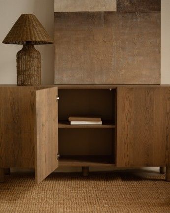 Arena - Aparador con 3 puertas de madera de chapa de fresno natural en tono avellana de 160x40cm
