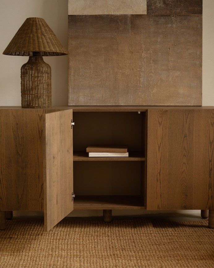 Arena - Aparador con 3 puertas de madera de chapa de fresno natural en tono avellana de 160x40cm