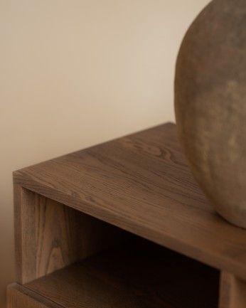 Arena - Aparador con 4 puertas de madera de chapa de fresno natural en tono avellana de 176x40cm