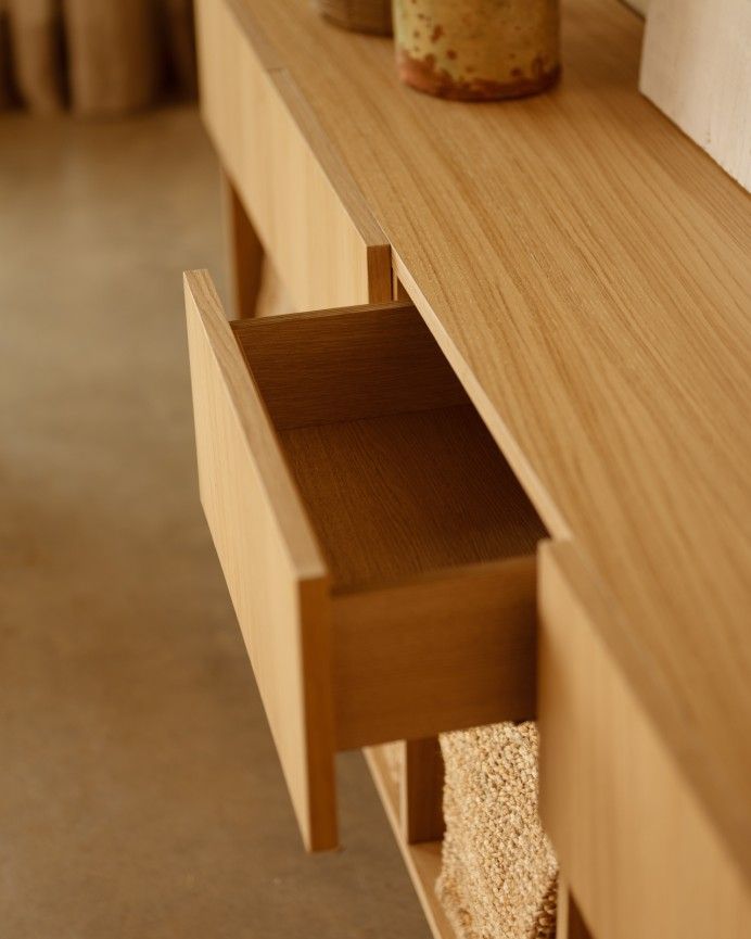Aarón - Aparador con 4 cajones de madera de chapa de roble natural de 176x40cm