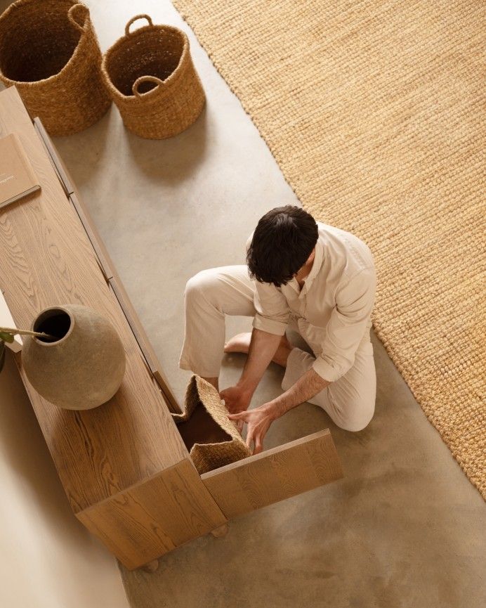 Arena - Aparador con 4 puertas de madera de chapa de fresno natural en tono avellana de 176x40cm