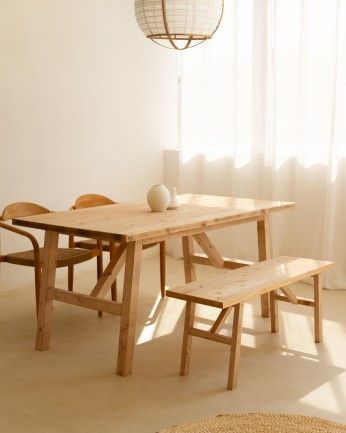 Mónaco - Mesa de comedor barnizada de madera maciza en tono roble medio de varias medidas