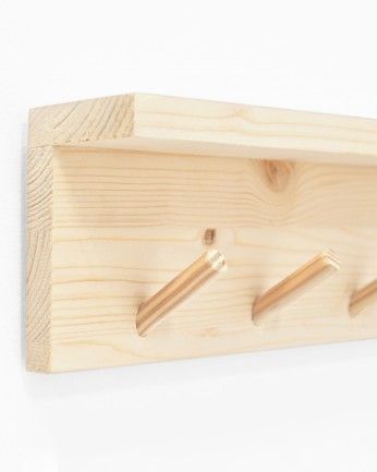 Kerry - Colgador de pared de madera maciza en tono natural de 61x9,5cm