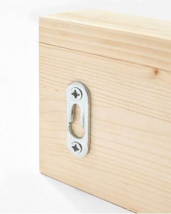 Kerry - Colgador de pared de madera maciza en tono natural de 61x9,5cm