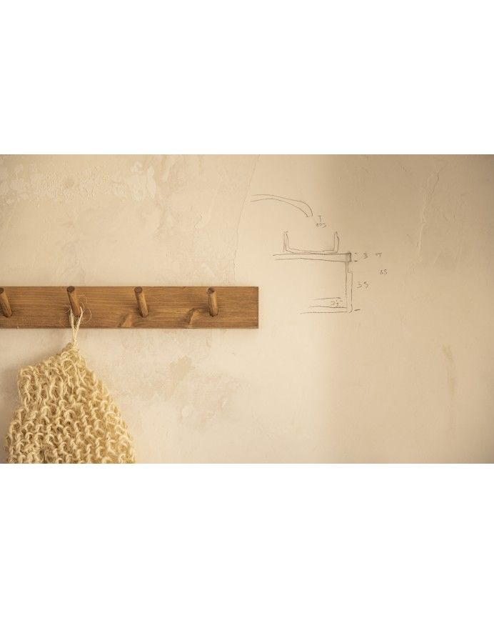 Kerry - Colgador de pared de madera maciza en tono roble oscuro de 61x5cm
