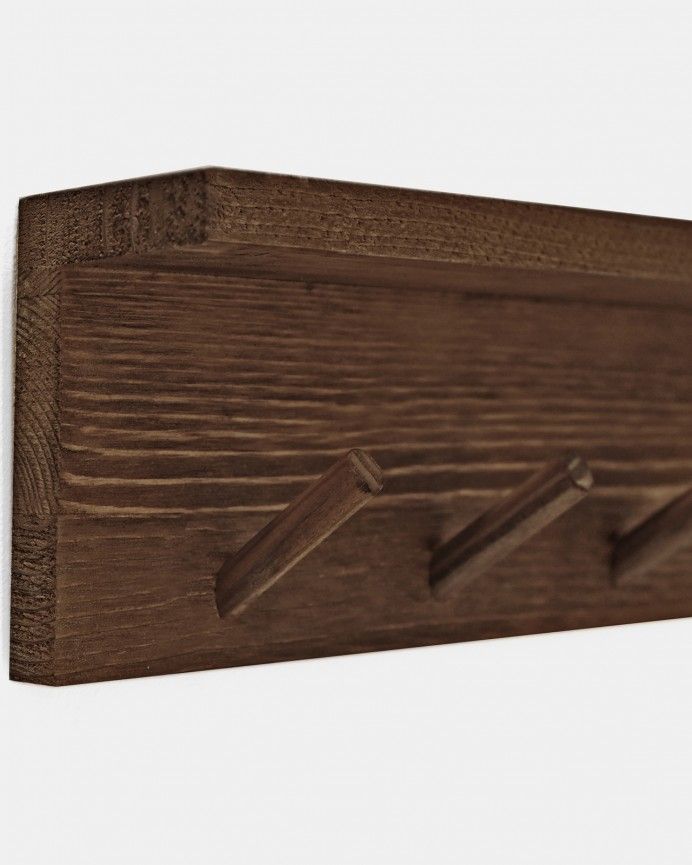Kerry - Colgador de pared de madera maciza en tono nogal de 61x9,5cm