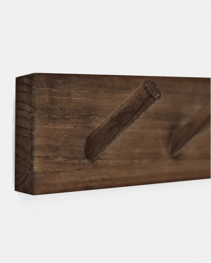 Kerry - Colgador de pared de madera maciza en tono nogal de 61x5cm