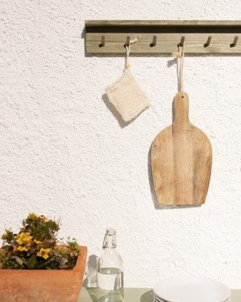 Kerry - Colgador de pared de madera maciza en tono verde de 61x9,5cm