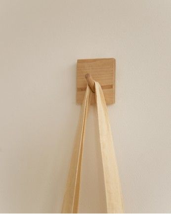Kerry - Colgador de pared de madera maciza en tono roble medio de 8x6cm