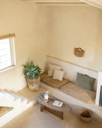 Calella - Mesa de centro de madera maciza en tono roble oscuro de 130cm