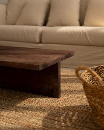 Trevélez - Mesa de centro de madera maciza en tono nogal de 123,5x27cm