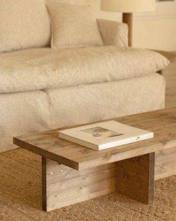 Trevélez - Mesa de centro de madera maciza en tono roble oscuro de 123,5x27cm