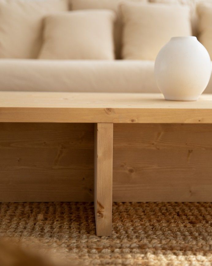 Trevélez - Mesa de centro de madera maciza en tono roble medio de 123,5x27cm