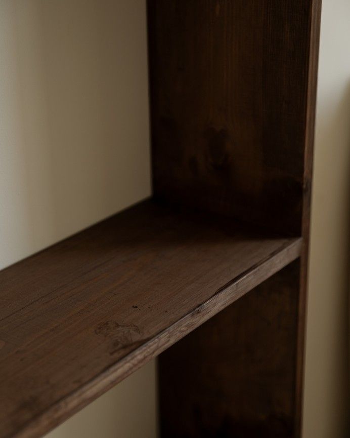 Salobreña - Estantería de madera maciza tono nogal con 2 estantes