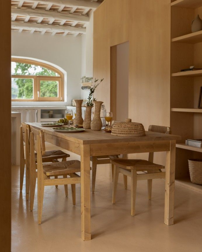 Mojácar - Mesa de comedor barnizada de madera maciza en tono roble medio de varias medidas