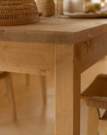 Mojácar - Mesa de comedor barnizada de madera maciza en tono roble medio de varias medidas