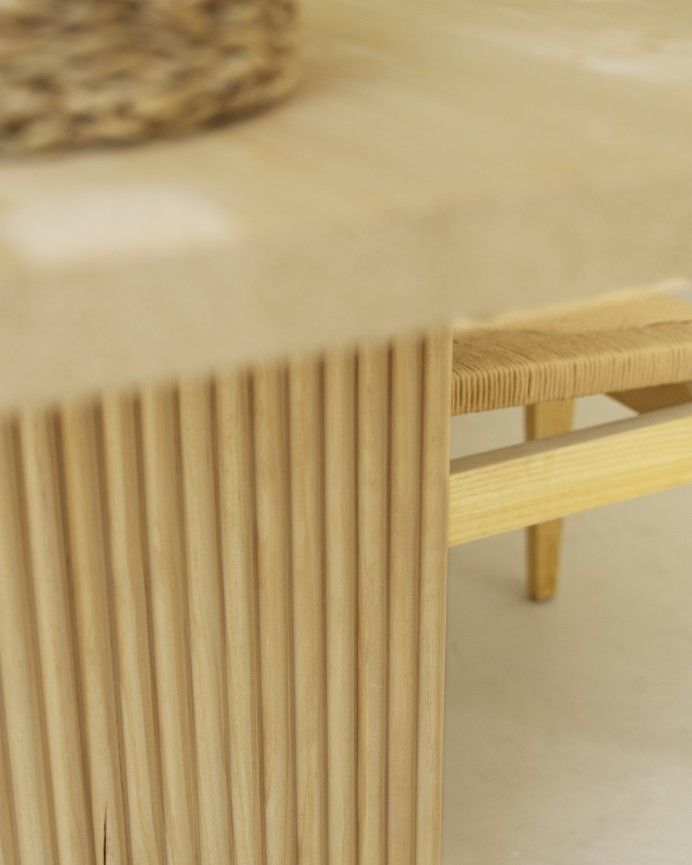 Nielo - Mesa de comedor barnizada de madera maciza en tono natural de varias medidas