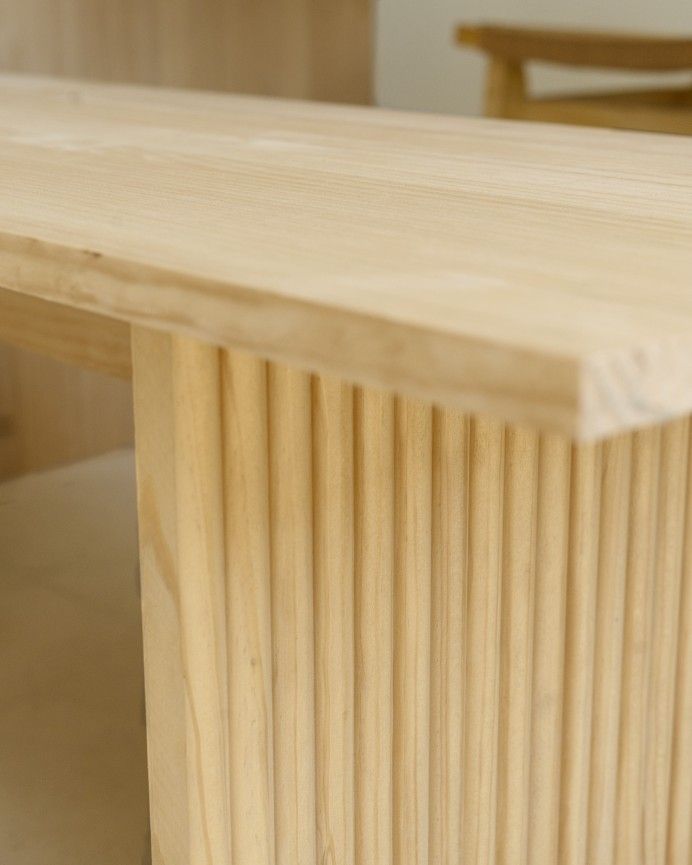 Nielo - Mesa de comedor barnizada de madera maciza en tono natural de varias medidas