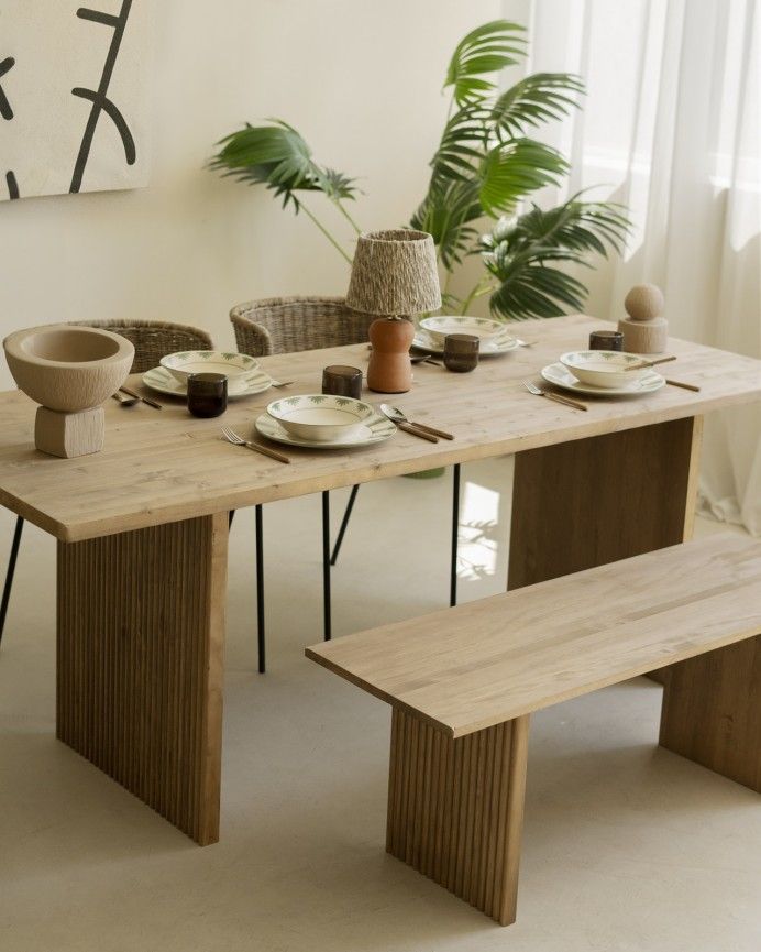Nielo - Mesa de comedor barnizada de madera maciza en tono roble oscuro de varias medidas