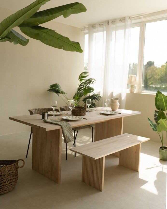 Nielo - Mesa de comedor barnizada de madera maciza en tono roble medio de varias medidas