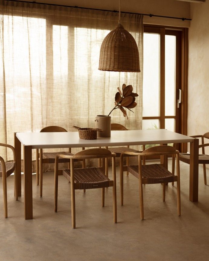 Irina - Mesa de comedor rectangular en tono blanco roto efecto mate y patas de madera de álamo en varias medidas