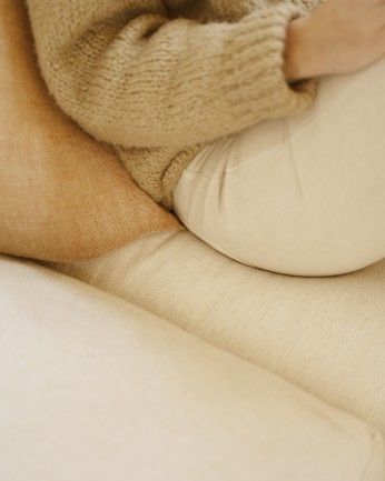 Camila - Sofá con chaise longue derecho tono blanco roto de varias medidas